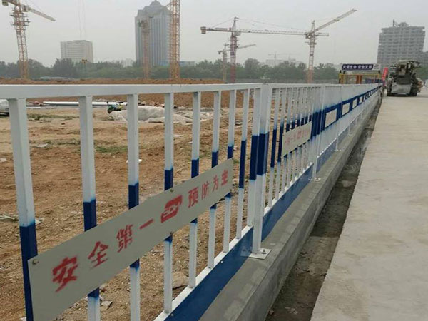 竖杆基坑护栏 - 河北旭凰金属丝网制品有限公司图片2